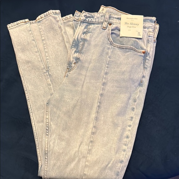 Abercrombie & Fitch Denim - NWT Women's High-Rise Skinny Jeans